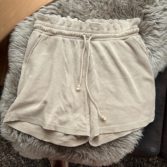 High waist stretchy shorts - Picture 1 of 4